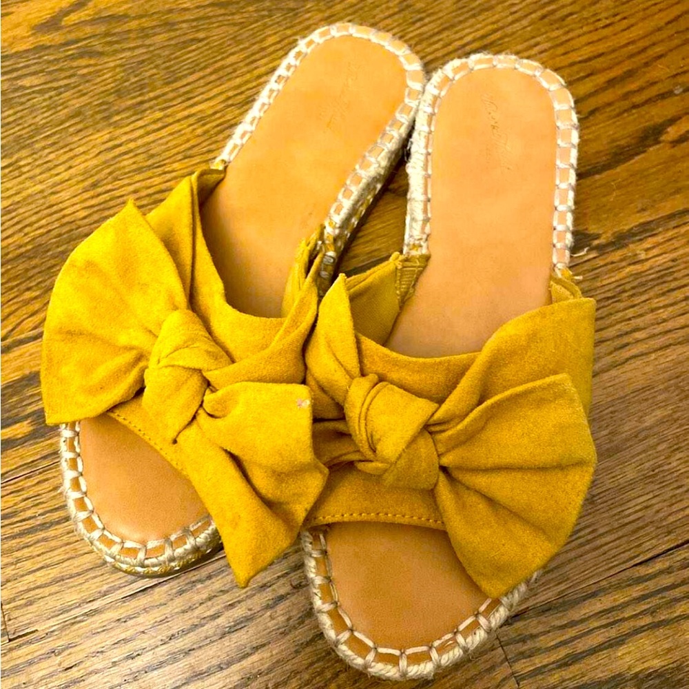 Universal thread bow top espadrilles